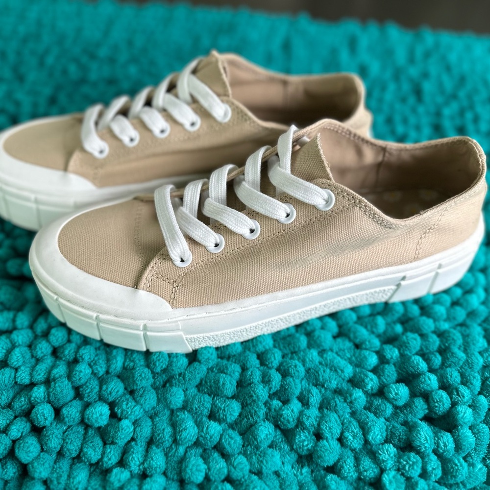 Womens Mad Love Sneakers-9
